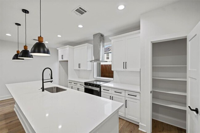 Building Photo - 8419 Venus St