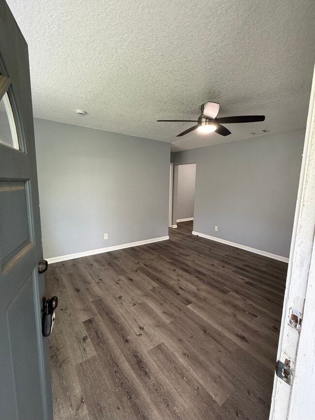 Building Photo - 2739 King Cole Dr