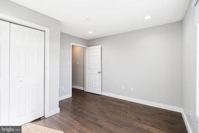 Building Photo - 2122 Sears St