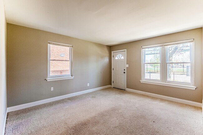 Building Photo - 2439 25th St SE