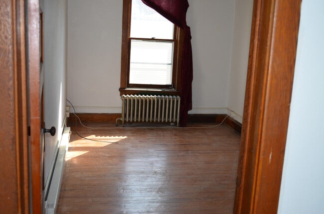 Building Photo - 185 W Spotswood Ave