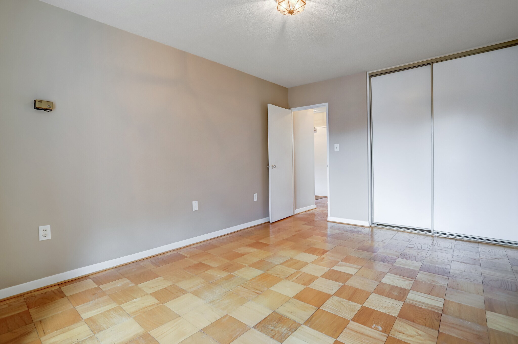 Large bedroom closet - 3000 Spout Run Pky