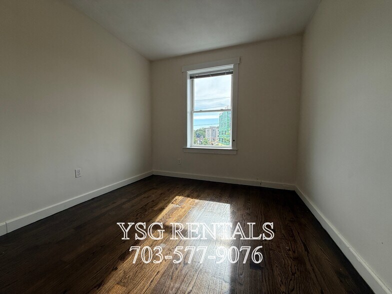 Building Photo - 19 Lambert Ave