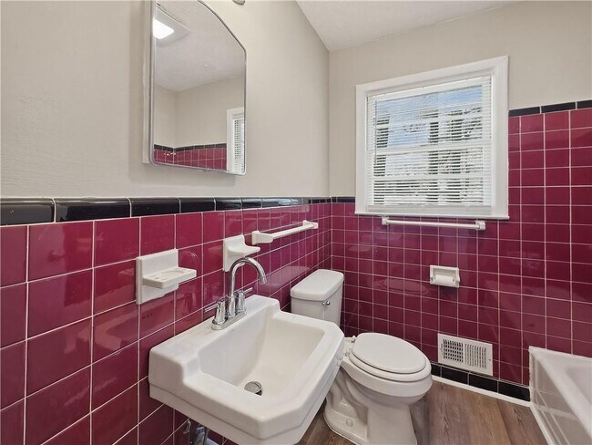 Building Photo - 228 Stoneybrook Dr