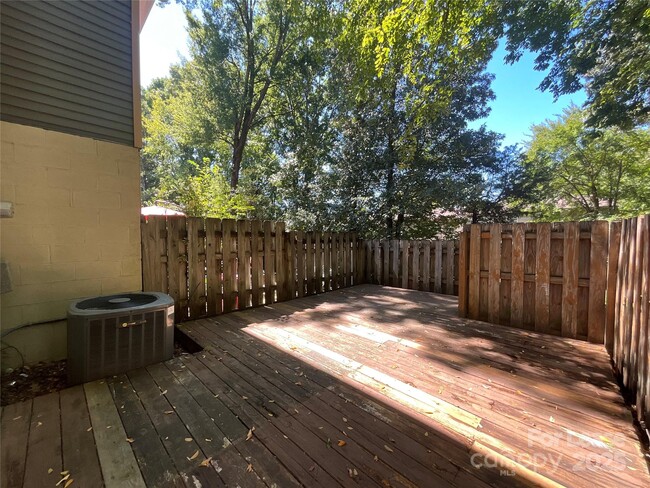 Building Photo - 7305 Pebblestone Dr