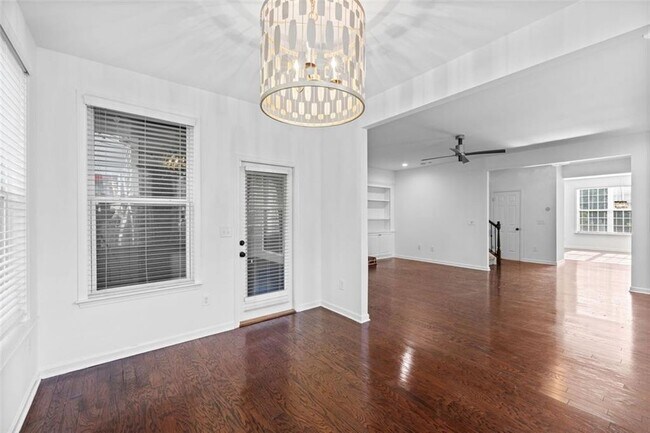 Building Photo - 4228 Laurel Creek Ct SE