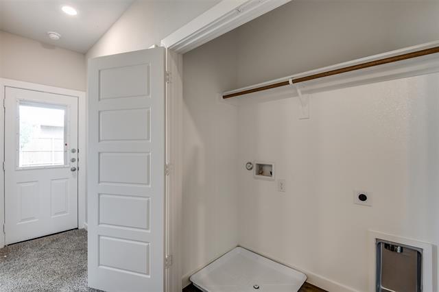Building Photo - 705 Blackland dr