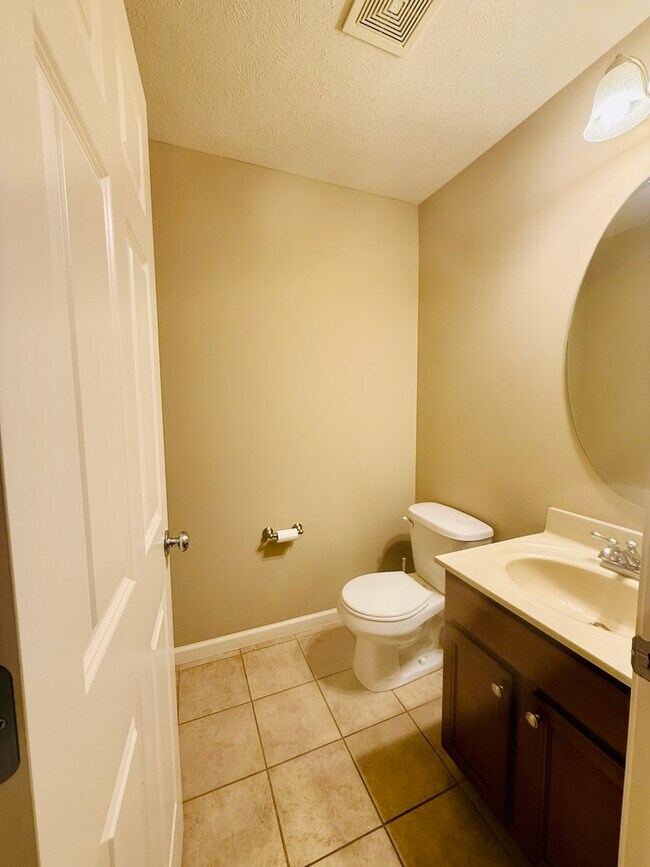 Building Photo - 1112 Ekstam Dr