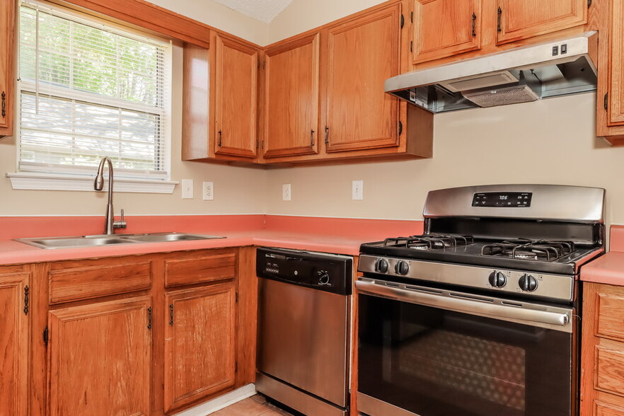 Building Photo - 1486 Foxwood Dr