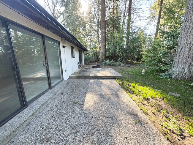 Building Photo - Lovely 2BD, 2BA Home In Lake Oswego with Lake Access!!