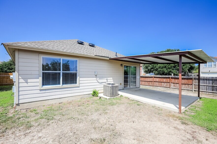 Building Photo - 2402 Sunview Lake