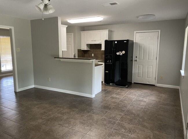 Building Photo - 10715 Segrest Dr