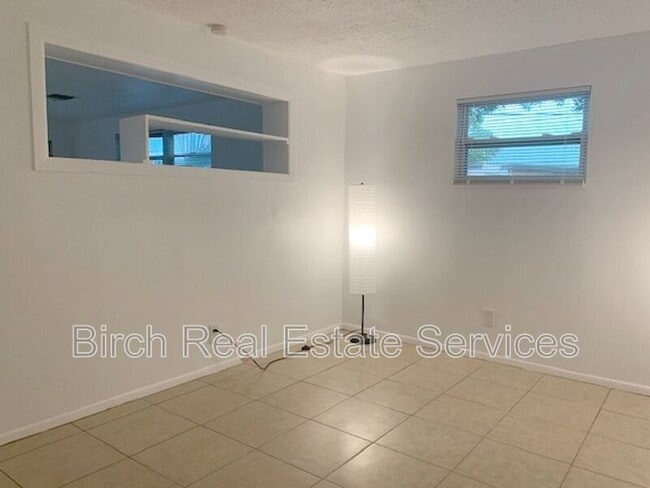 Building Photo - 216 S Lincoln Ave