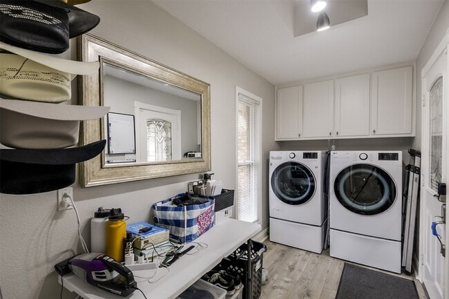 Building Photo - 3719 Danbury Dr