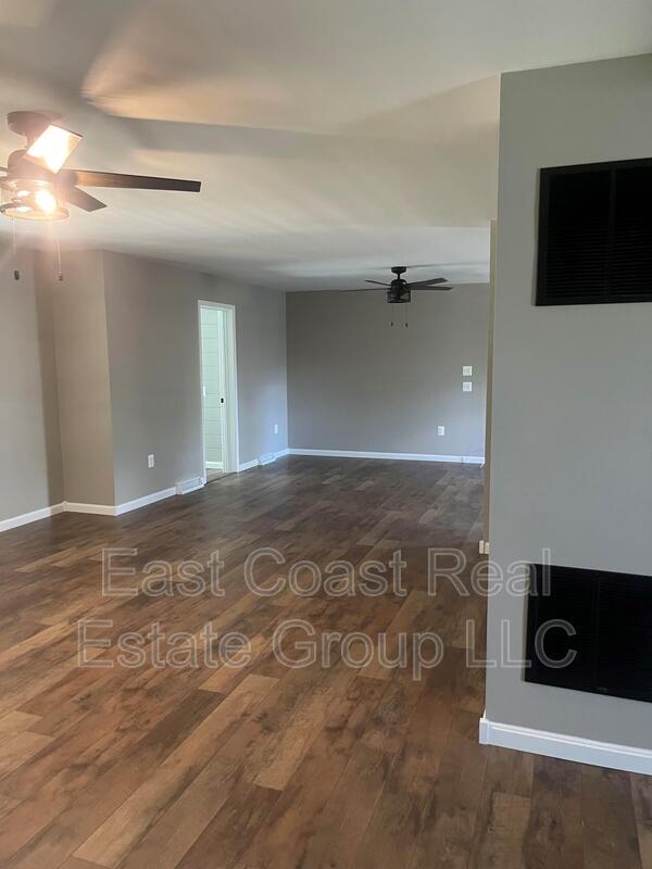 Building Photo - 18061 Crampton Ln