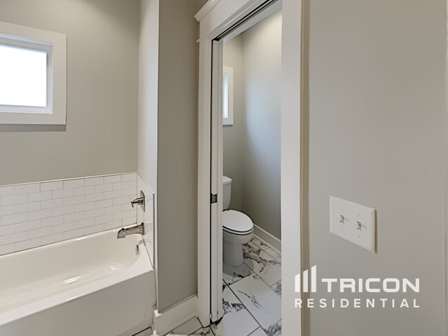 Building Photo - 1236 Hillwood Private Cove