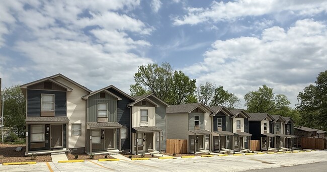 Building Photo - Newly Constructed 2/2 Townhouse in Batesvi...