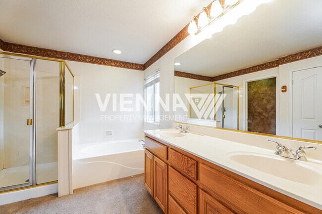 Building Photo - Spacious 4 Bedroom Home in Desirable Neighborhood