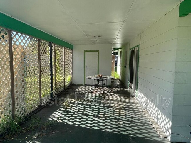 Building Photo - 767 19th Ave S