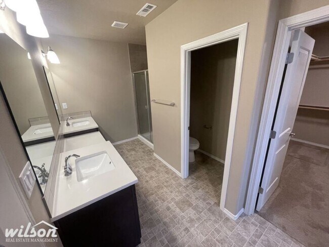 Building Photo - Upcoming 4-Bedroom Gem with Modern Charm and 2 Bath House for Rent!