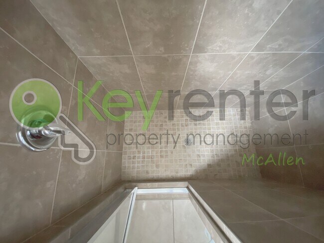 Building Photo - 2B/2.5B Townhome in gated community now av...