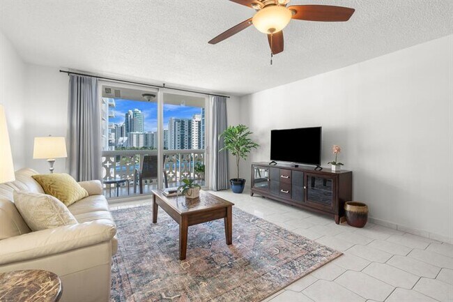 Building Photo - 1825 S Ocean Dr