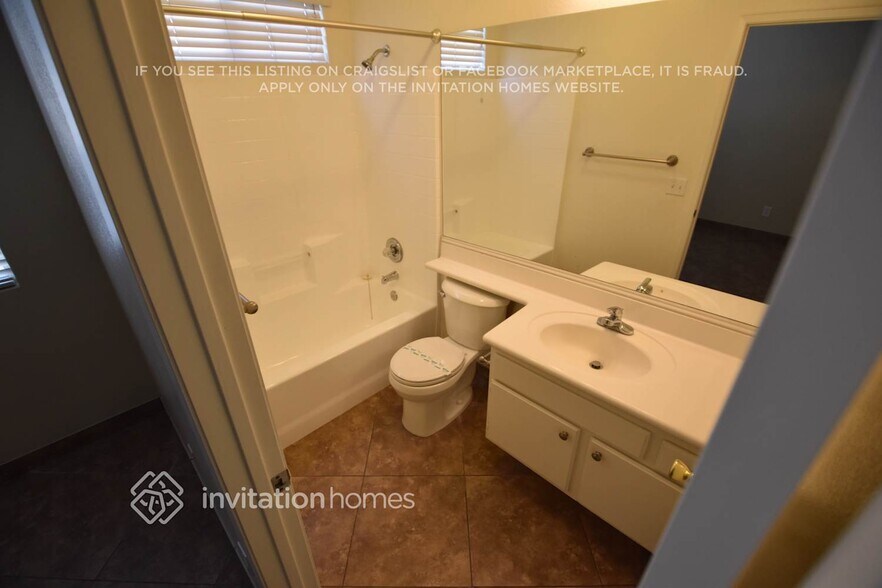 Building Photo - 15067 Oak Spring Dr