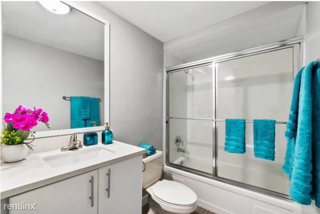 Building Photo - 1 br, 1 bath Condo - 520 NE 20th St