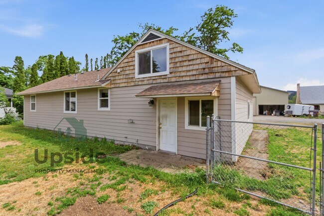 Building Photo - 8719 E Valleyway Ave