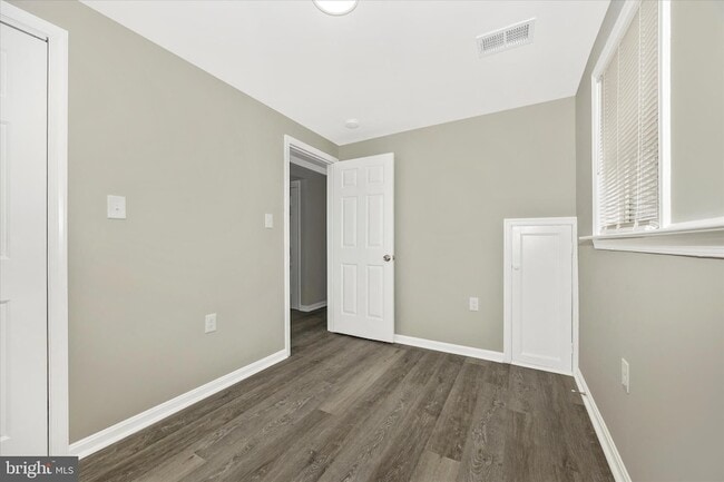 Building Photo - 114 Colony Ct