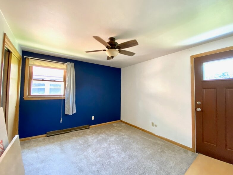 Building Photo - 3860 S Whitnall Ave