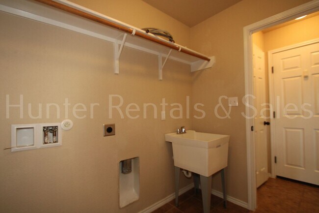 Building Photo - New in Management ! Spacious & Stylish Living in Yowell Ranch - Get 1st month free when you sign ...