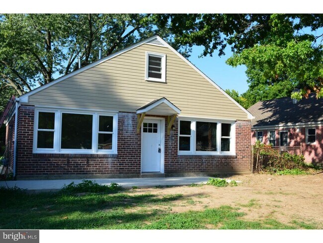 Building Photo - 13 Brookside Rd