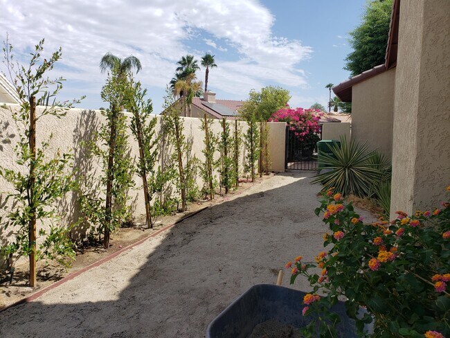 Building Photo - 68412 Descanso Cir