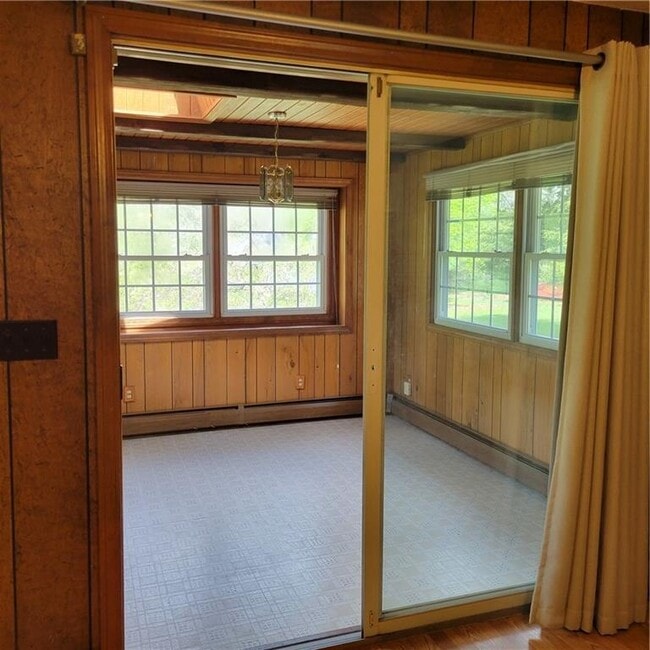 Building Photo - 301 Wolf Rock Rd