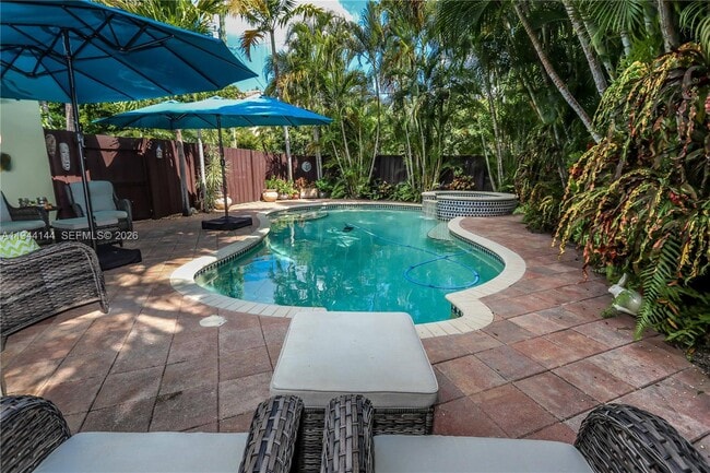 Building Photo - 1247 Washington St