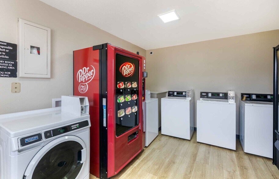 Building Photo - Furnished Studio-Arlington