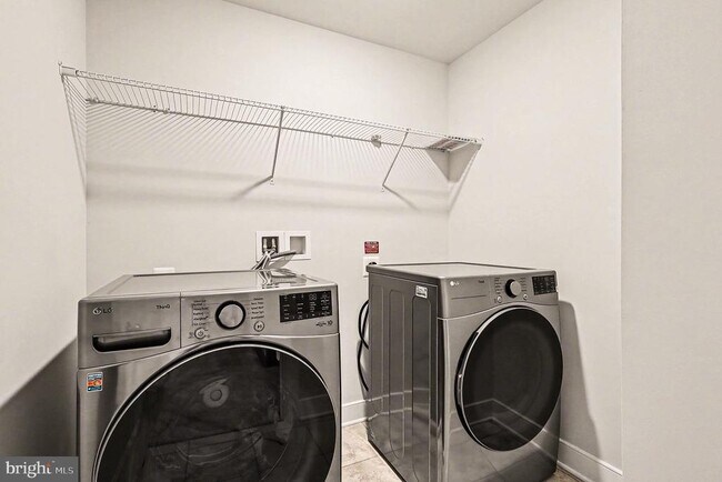 Building Photo - 15540 Smoke Box Way