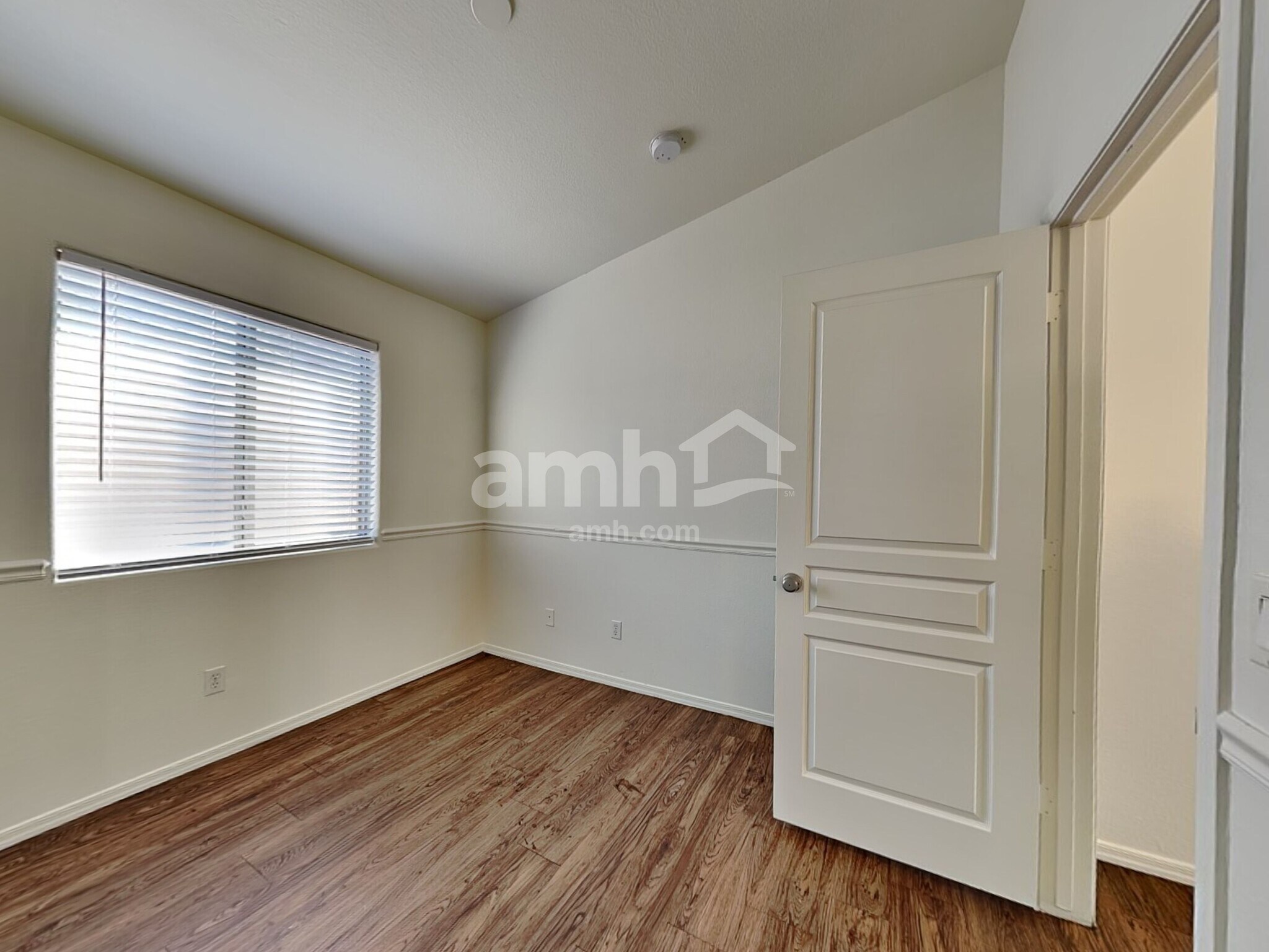 Building Photo - 2416 S 82nd Ave