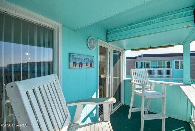 Building Photo - 301 Commerce Way