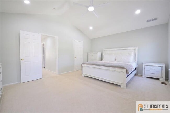 Building Photo - 67 Glen Oaks Ct