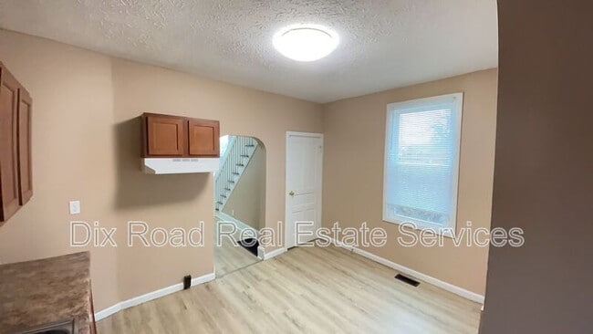 Building Photo - 830 St Clair Ave