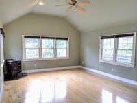 Building Photo - 10 Woodbury Ct