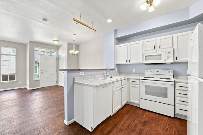 Building Photo - $2,695.95 - 3 Bed, 2.5 Bath Newly Updated Townhome in Centennial with Central AC