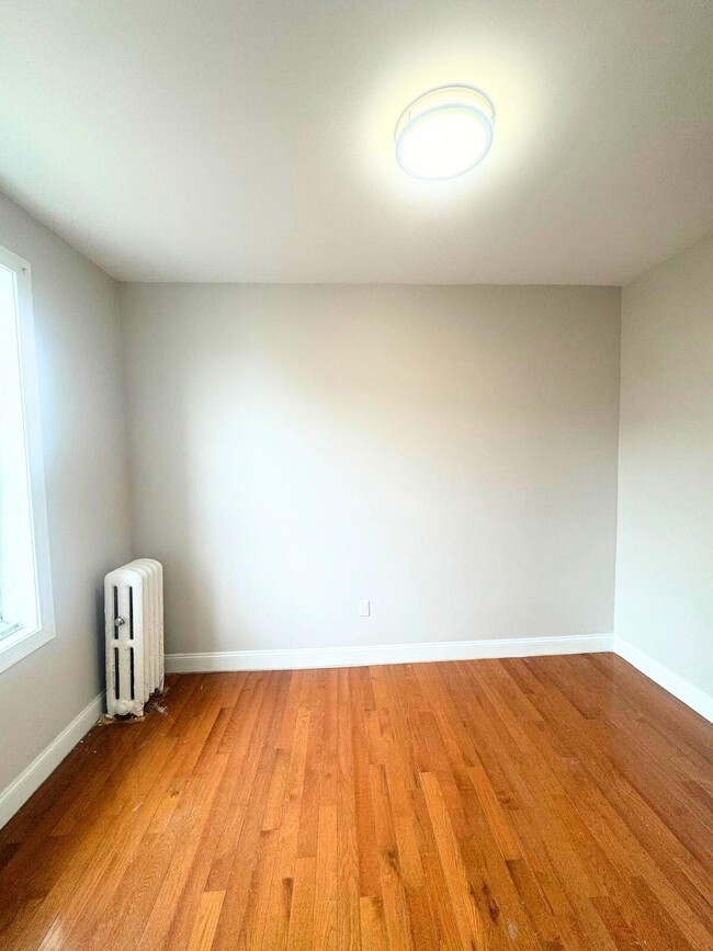 Building Photo - 401 53rd St