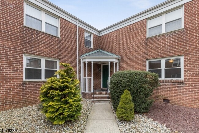 Building Photo - 138-140 Lincoln St