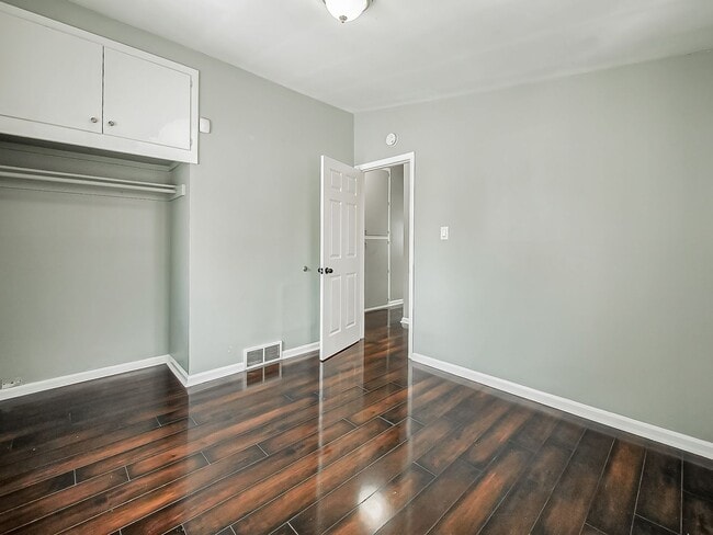 Building Photo - AVAILABLE NOW! Spacious 3-Bedroom Home with Functional Layout in Pontiac