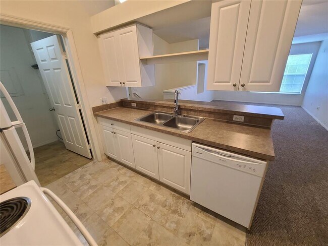 Building Photo - 5903 Willow Ridge Dr