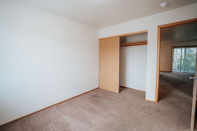 Building Photo - 688 Summer St