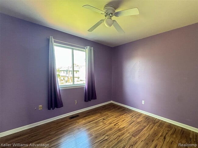 Building Photo - 2867 Woodmont Dr W